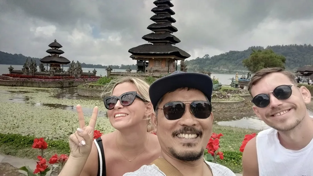 Couple with Mougly at Ulun Danu Beratan lake temple